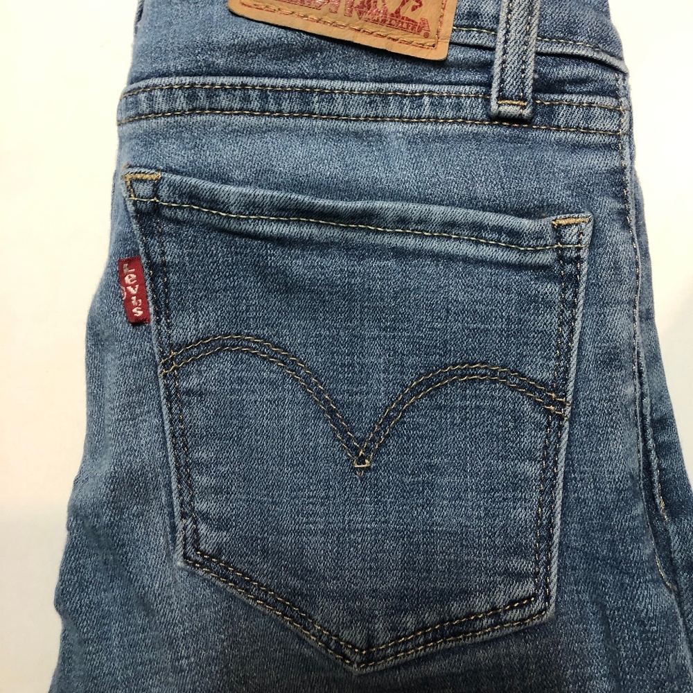 Levi Jeans - Picture 2 of 5